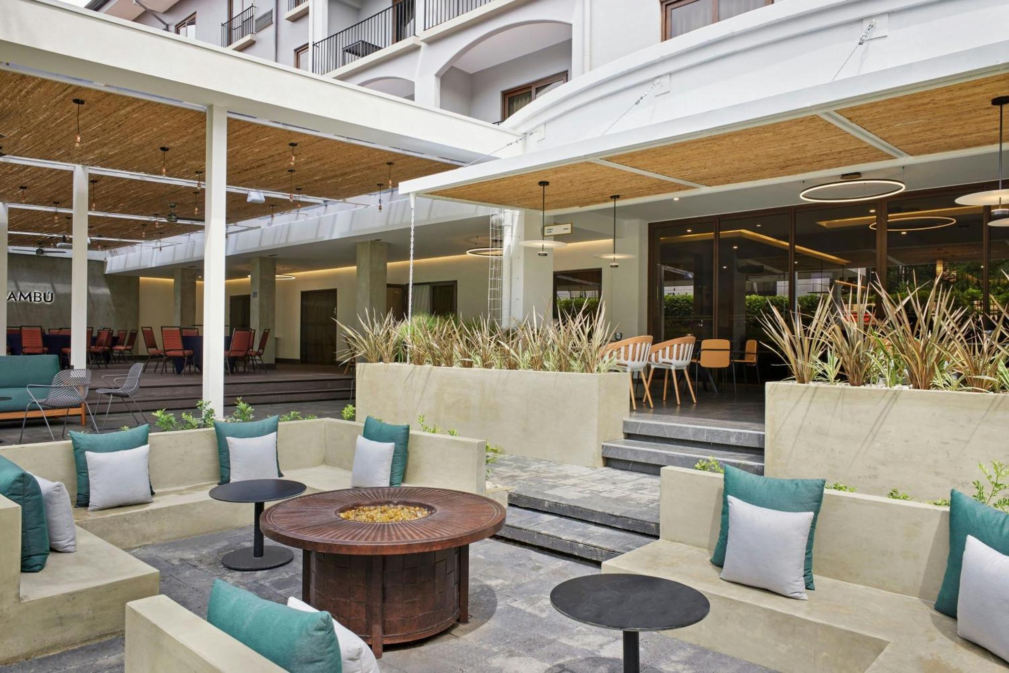 Courtyard By Marriott San Jose Escazu Hotell Exteriör bild